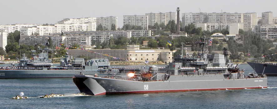 Севастополь день ВМФ плавающие танки